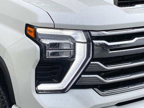 Used 2024 Chevrolet Silverado 2500 High Country w/ High Country Premium Package AWD/4WD image 4