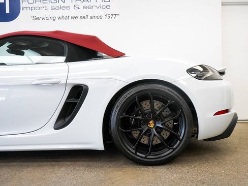 Used 2020 Porsche 718 Boxster Spyder RWD image 11