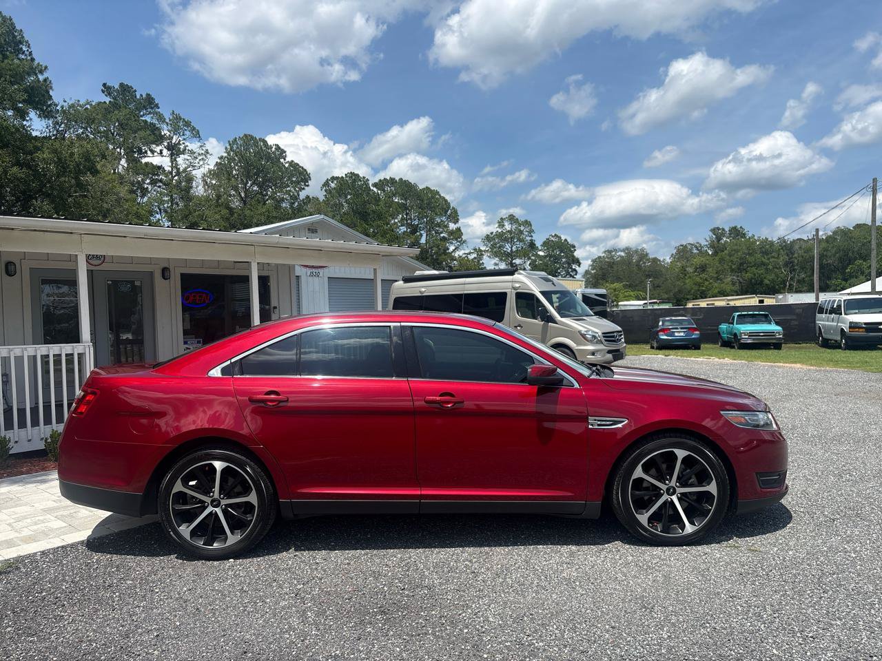 Used 2015 Ford Taurus SEL w/ Equipment Group 201A FWD image 2