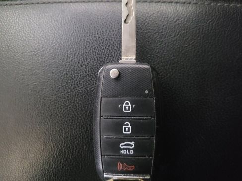 Used 2020 Kia Optima LX image 32