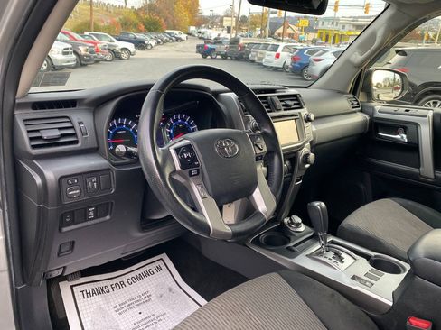 Used 2014 Toyota 4Runner SR5 AWD/4WD image 10