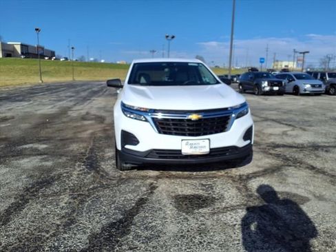 Used 2024 Chevrolet Equinox LS w/ LS Convenience Package image 3