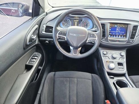 Used 2015 Chrysler 200 Limited w/ Convenience Group image 7