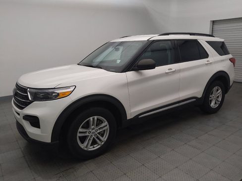Used 2022 Ford Explorer XLT AWD/4WD image 2