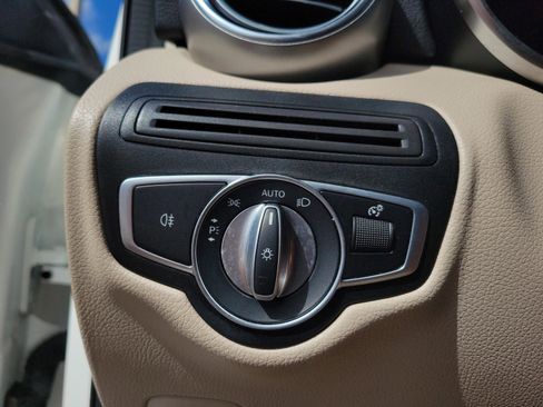 Used 2022 Mercedes-Benz GLC 300 image 24