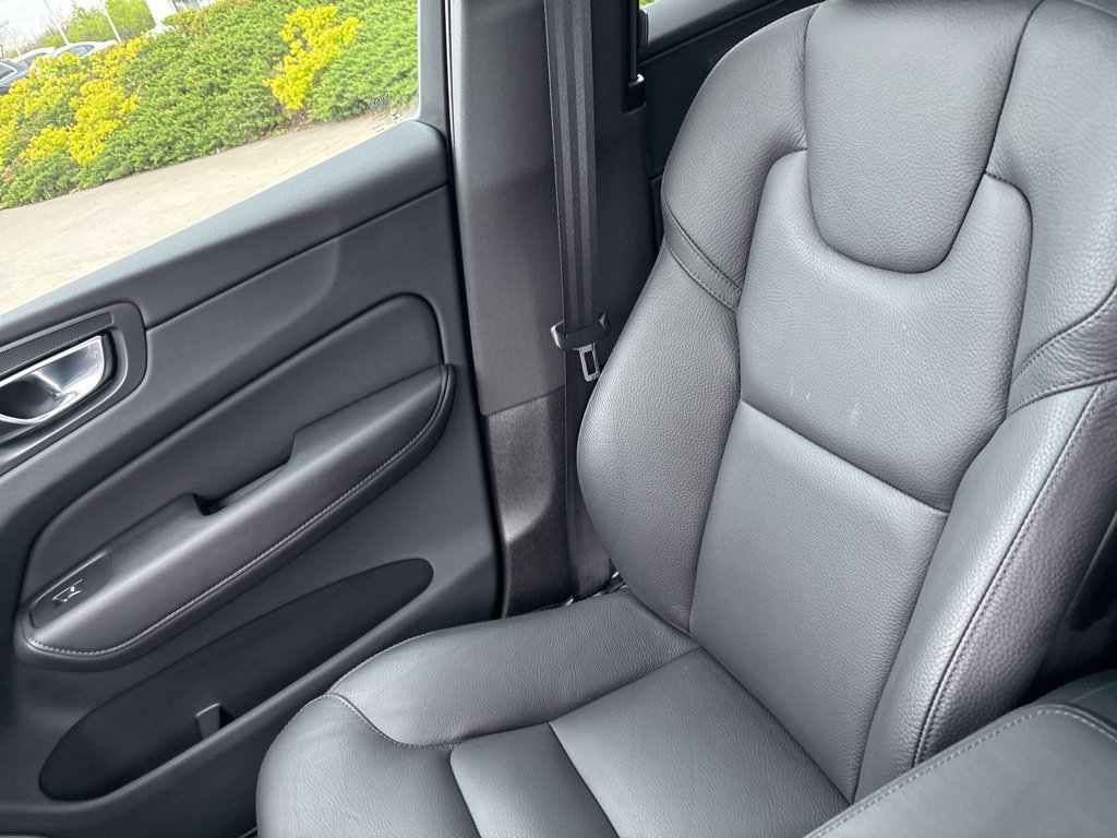 Certified 2023 Volvo XC60 B5 Plus w/ Climate Package AWD/4WD image 32