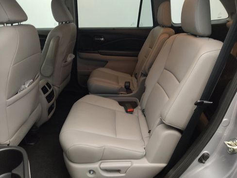 Used 2019 Honda Pilot Touring image 18
