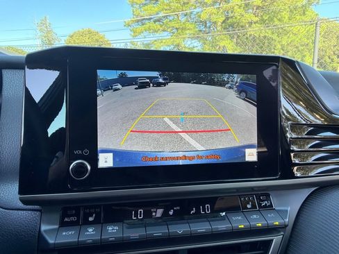 Used 2026 Toyota Camry SE w/ Convenience Package FWD image 11