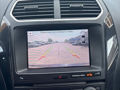 Used 2017 Ford Explorer XLT w/ Equipment Group 201A AWD/4WD image 23