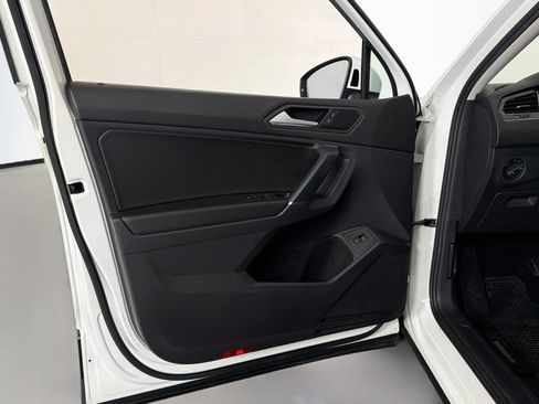 Used 2020 Volkswagen Tiguan SEL FWD image 22