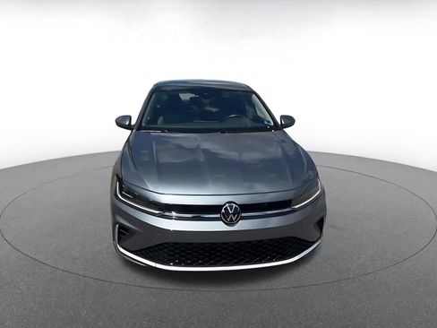 Used 2025 Volkswagen Jetta SE FWD image 4