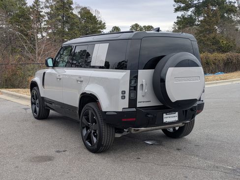 New 2026 Land Rover Defender 110 X-Dynamic SE image 7