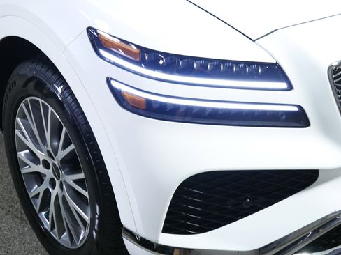 Certified 2025 Genesis GV80 2.5T Standard AWD/4WD image 16