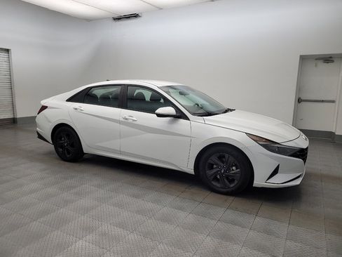 Used 2022 Hyundai Elantra SEL image 11