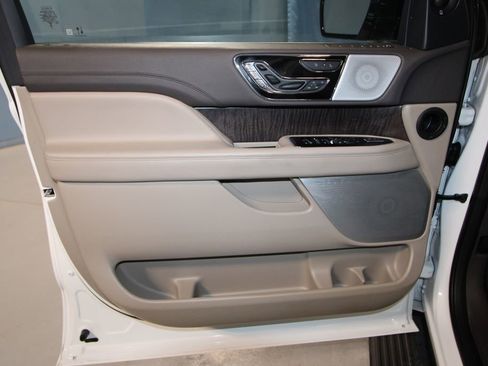 Used 2024 Lincoln Navigator L Reserve image 5