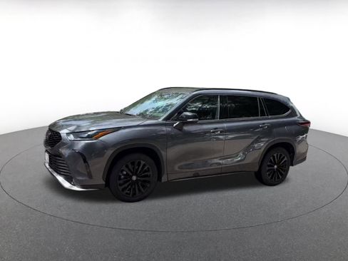 Used 2025 Toyota Highlander XSE AWD/4WD image 8