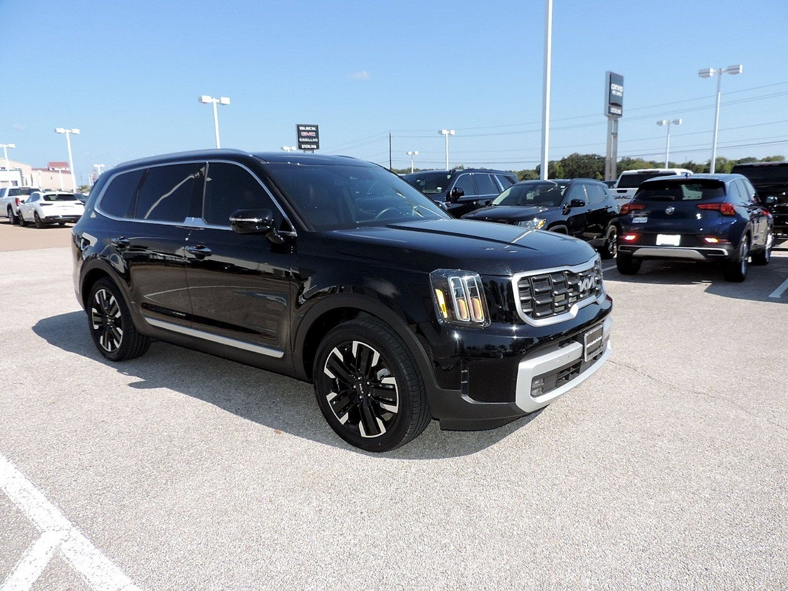 Used 2024 Kia Telluride SX w/ Towing Package FWD image 3