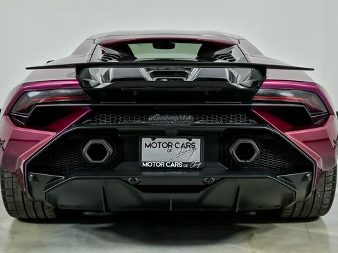 Used 2023 Lamborghini Huracan Tecnica image 11