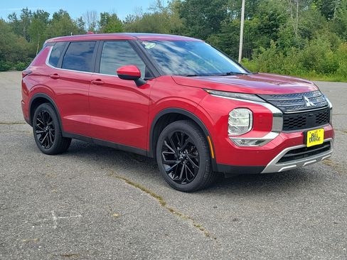 Used 2023 Mitsubishi Outlander SE AWD/4WD image 3