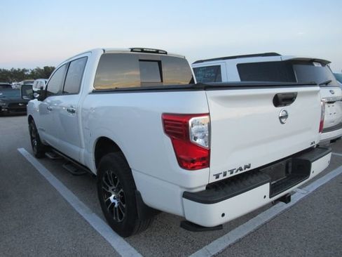 Used 2021 Nissan Titan SV w/ SV Convenience Package RWD image 4