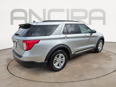 Used 2024 Ford Explorer XLT RWD image 10