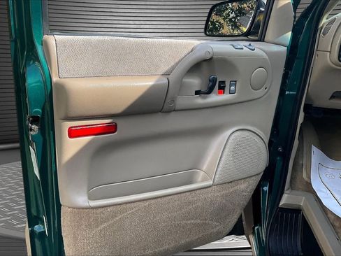 Used 2000 Chevrolet Astro Passenger RWD image 17
