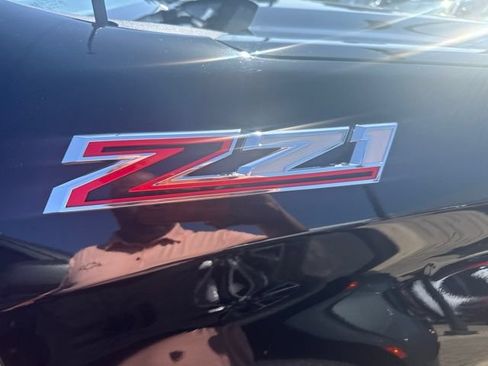 Used 2022 Chevrolet Silverado 1500 LTZ AWD/4WD image 3