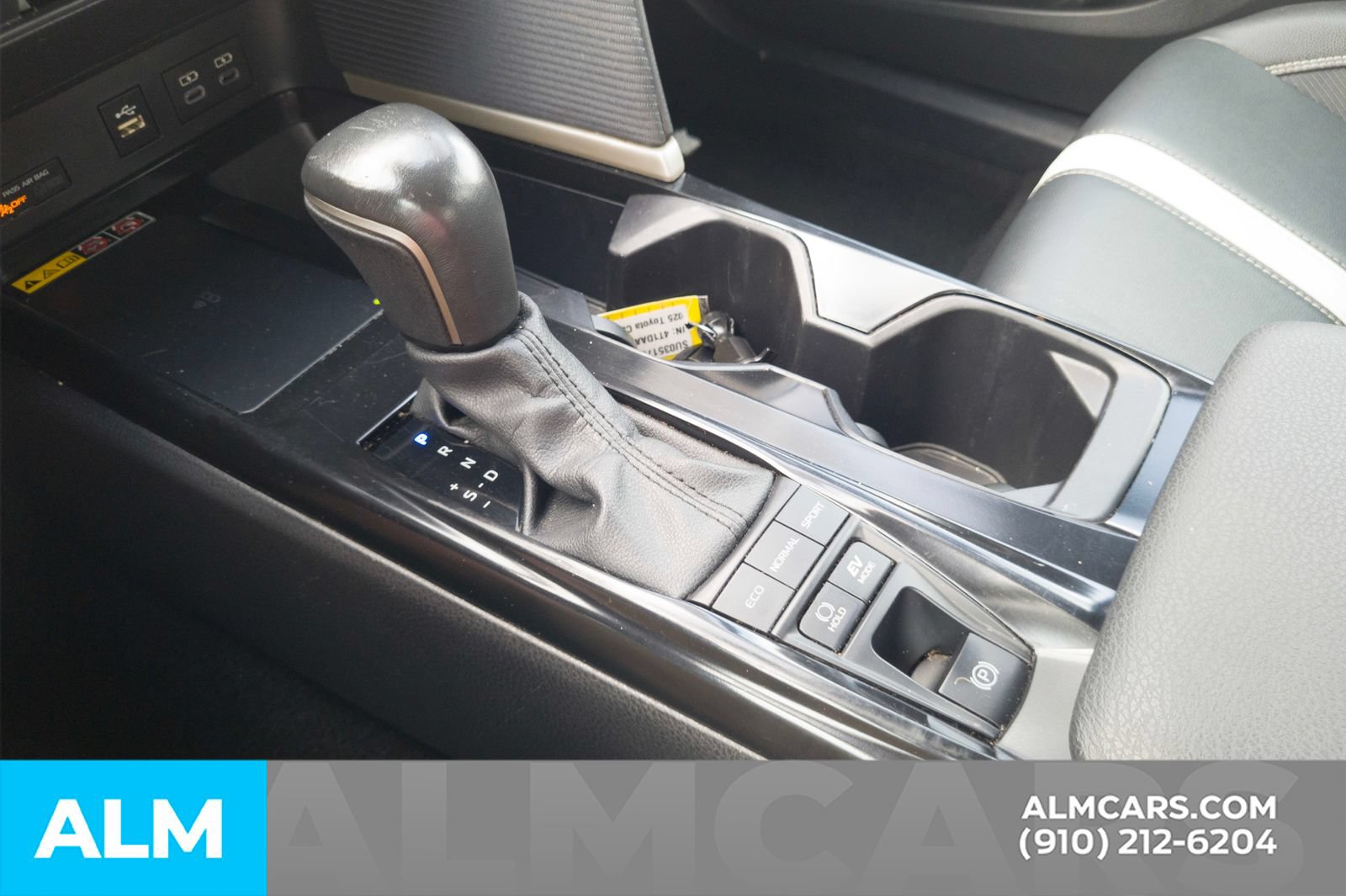 Used 2025 Toyota Camry SE FWD image 26