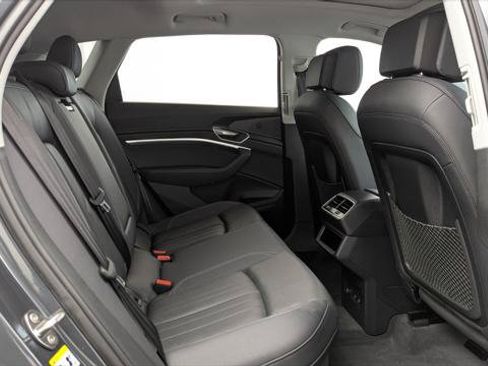 Used 2024 Audi Q8 e-tron Premium Plus w/ Premium Plus Package AWD/4WD image 19
