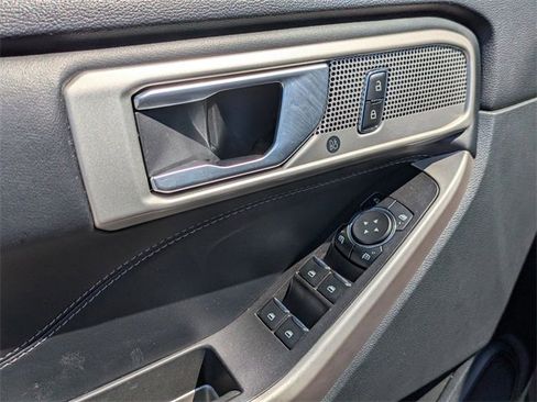 Used 2023 Ford Explorer Limited image 13