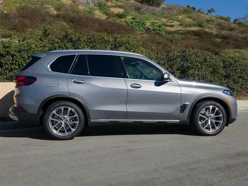 New 2026 BMW X5 xDrive50e image 4