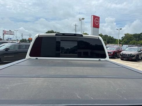 Used 2017 Nissan Titan SV AWD/4WD image 8
