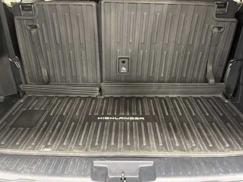 Used 2023 Toyota Highlander LE image 12