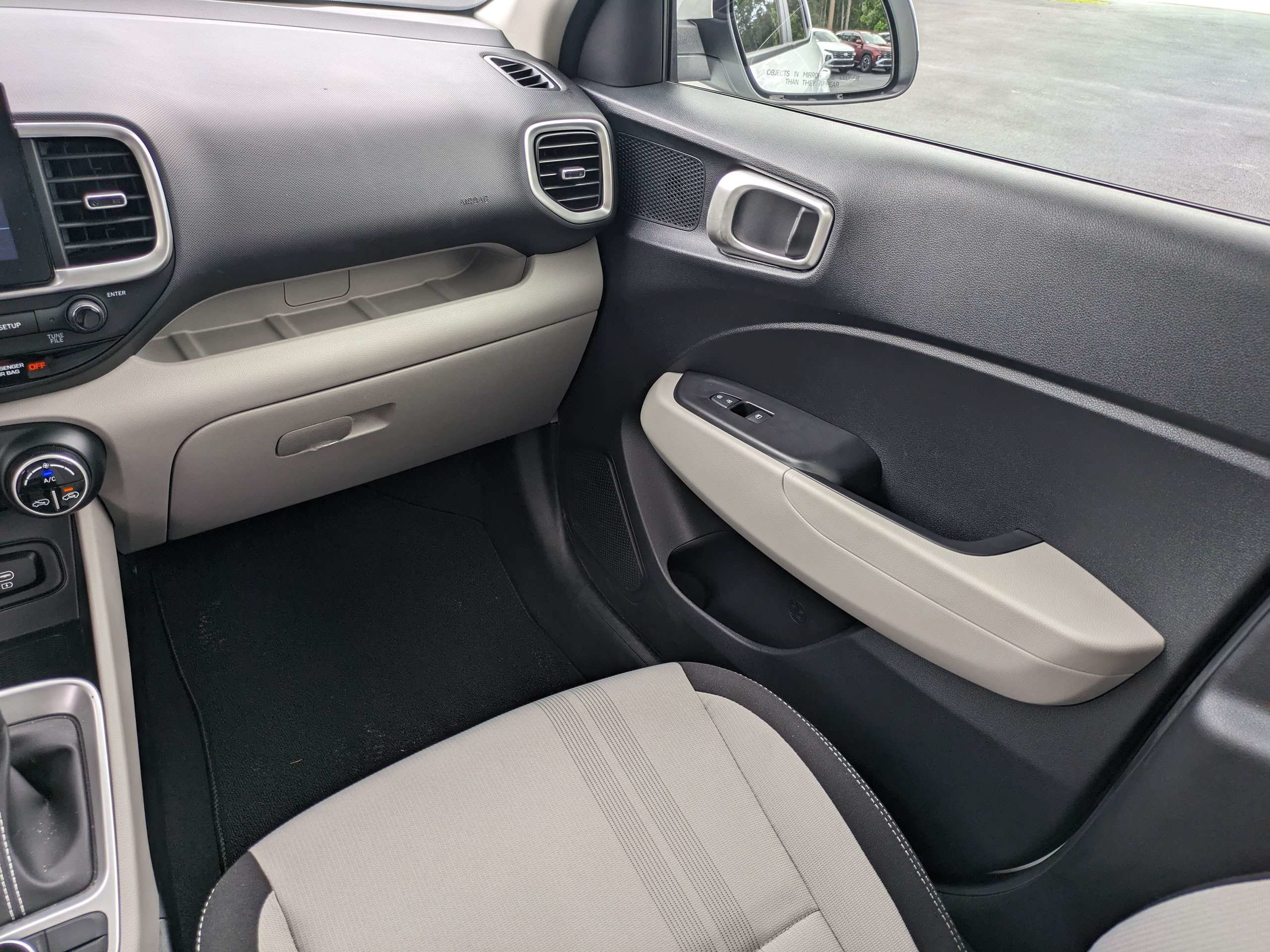 Certified 2025 Hyundai Venue SEL FWD image 17