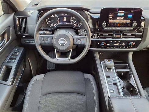 Certified 2024 Nissan Pathfinder SV image 18