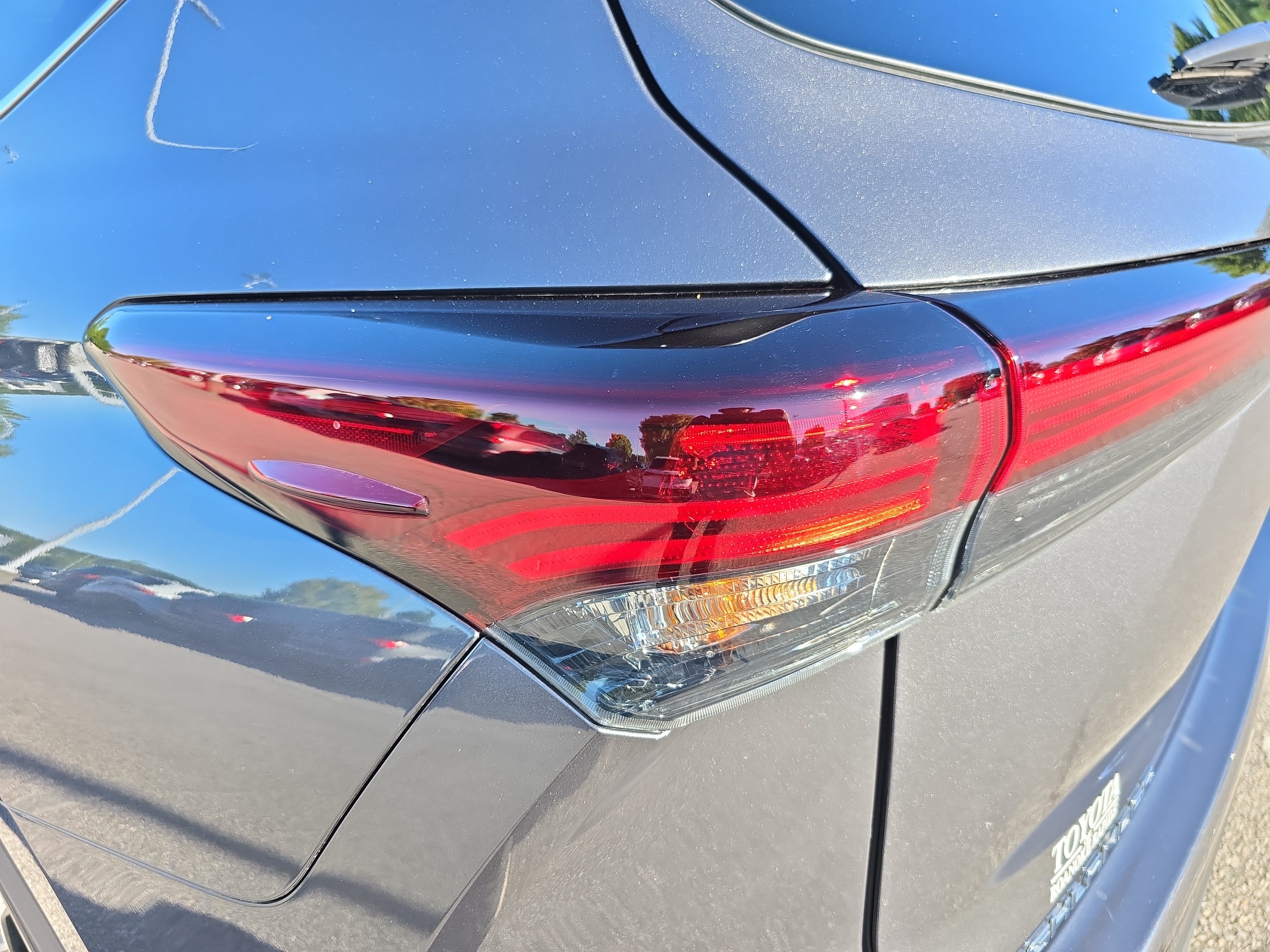 Used 2025 Toyota Highlander XLE AWD/4WD image 32
