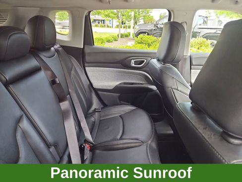 Used 2022 Jeep Compass Latitude w/ Sun and Sound Group AWD/4WD image 8