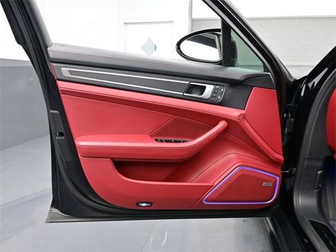 Used 2022 Porsche Panamera GTS w/ Premium Package image 7