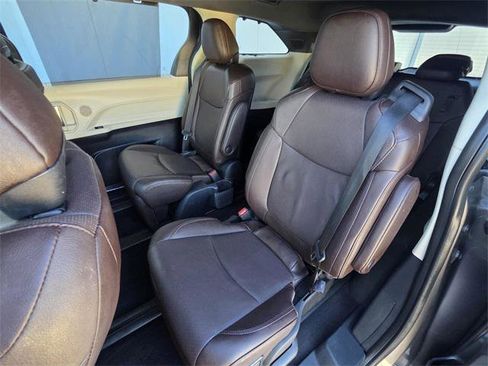 Certified 2023 Toyota Sienna Platinum image 10