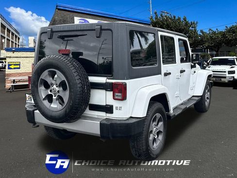 Used 2017 Jeep Wrangler Unlimited Sahara w/ Connectivity Group AWD/4WD image 8