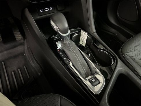 Used 2022 Buick Encore GX Essence w/ Experience Buick Package image 15