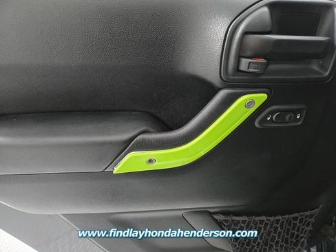 Used 2017 Jeep Wrangler Unlimited Sahara image 16