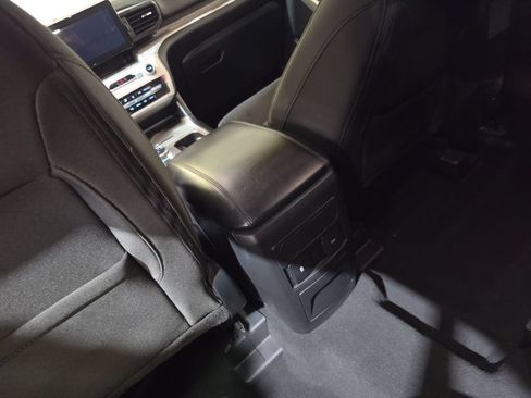 Used 2023 Ford Explorer XLT AWD/4WD image 21