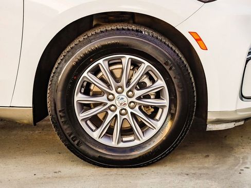 Used 2024 Buick Enclave Premium image 11