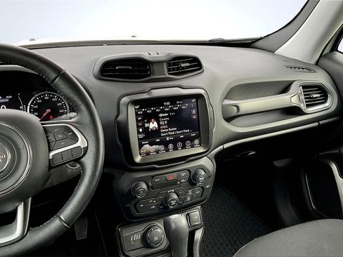 Used 2023 Jeep Renegade Latitude w/ Premium Group image 6