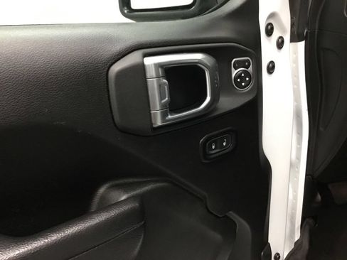 Used 2024 Jeep Wrangler Unlimited Rubicon AWD/4WD image 9