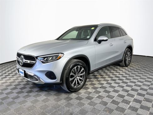 Used 2025 Mercedes-Benz GLC 300 4MATIC image 2