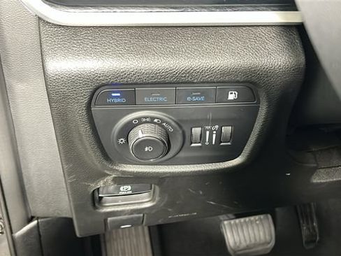 Used 2022 Jeep Grand Cherokee Trailhawk AWD/4WD image 19
