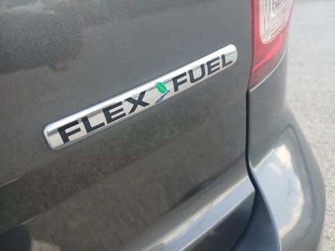 Used 2015 Ford Explorer XLT w/ Equipment Group 202A FWD image 17