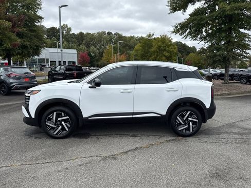 New 2026 Nissan Kicks SV image 9